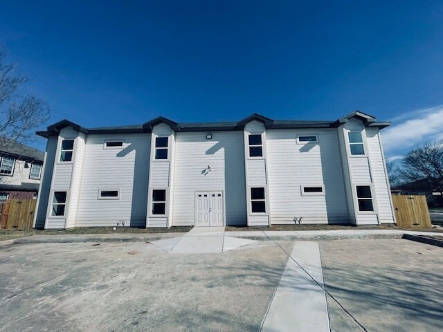 7610 Windsor Oaks, Unit 7610 in San Antonio, TX - Building Photo