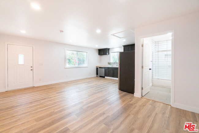 4005 Sequoia St in Los Angeles, CA - Building Photo - Building Photo