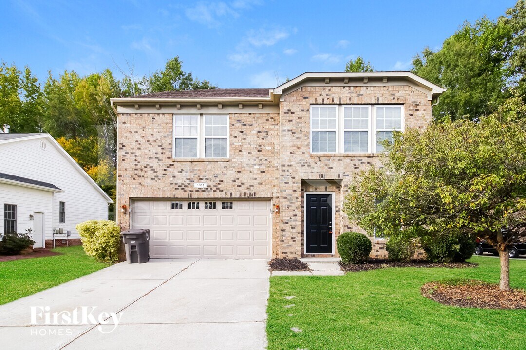 1411 Phifer-Luther Ct in Greensboro, NC - Foto de edificio