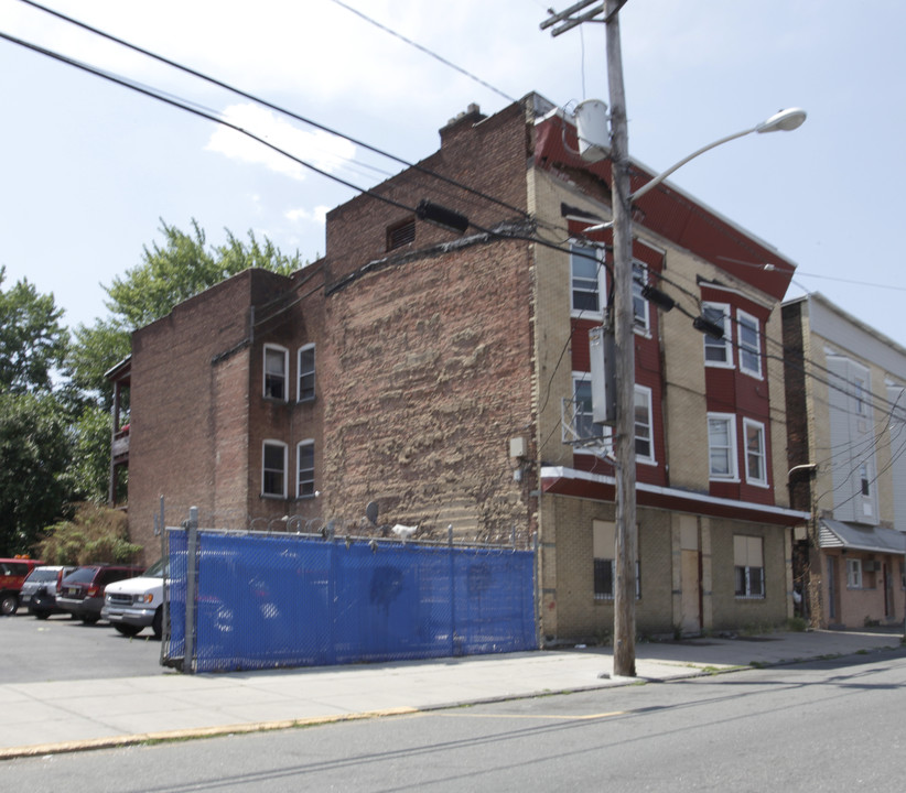 620 E Jersey St in Elizabeth, NJ - Building Photo