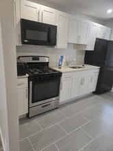 2002 W Westmoreland St in Philadelphia, PA - Building Photo - Building Photo
