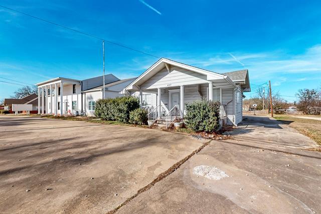 407 W Main St in Whitesboro, TX - Foto de edificio - Building Photo