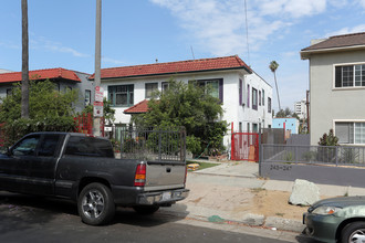 237-239 1/2 N Reno St in Los Angeles, CA - Building Photo - Building Photo