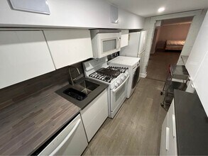 7 Hambly Av in Toronto, ON - Building Photo - Building Photo