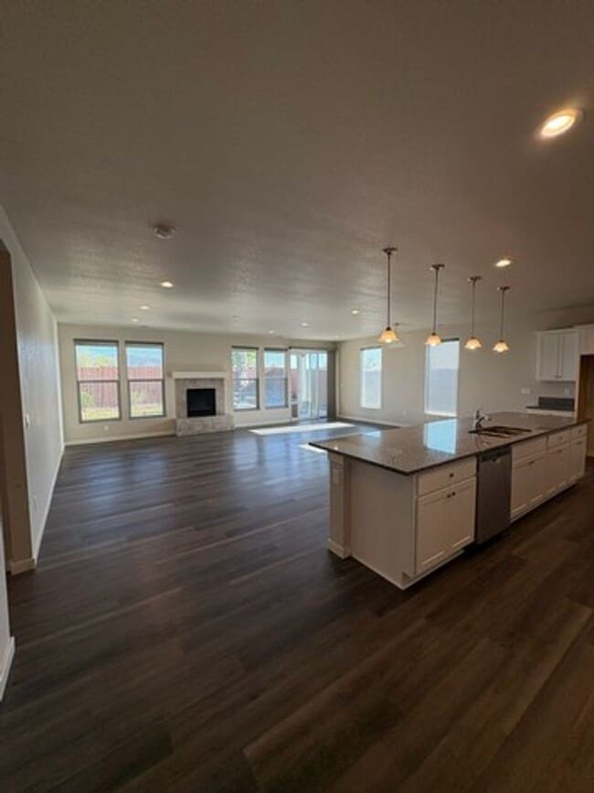 546 Country Hollow Dr in Fernley, NV - Building Photo - Building Photo