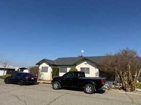 7595 S Peach Ave in Fowler, CA - Building Photo