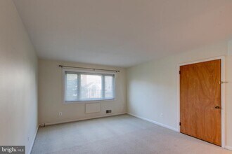 926 N Edgewood St in Arlington, VA - Building Photo - Building Photo