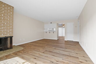 Magnolia Apartments in Anaheim, CA - Foto de edificio - Building Photo