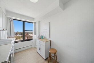 6030 N Sheridan Rd, Unit 1001 in Chicago, IL - Building Photo - Building Photo