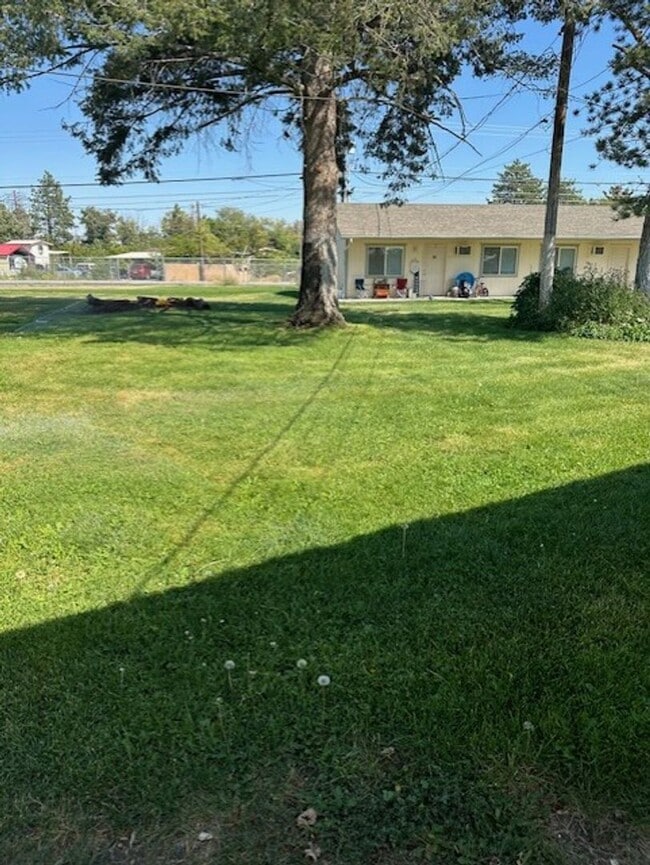 4445 Circle Pl NE in Moses Lake, WA - Building Photo - Building Photo