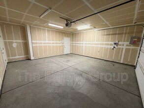 2234 S Oakhurst Ct in Visalia, CA - Building Photo - Building Photo