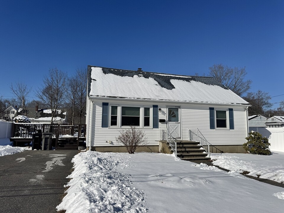 5 Winthrop Terrace in Framingham, MA - Building Photo