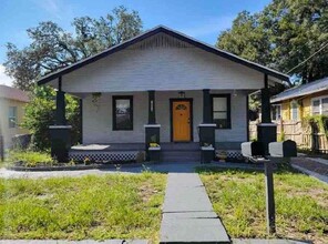 1021 E Cayuga St in Tampa, FL - Building Photo - Building Photo