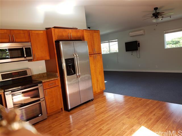 70 Kaneohe Bay Dr in Kailua, HI - Foto de edificio - Building Photo
