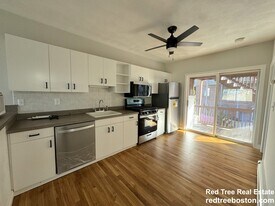 345 Border St in Boston, MA - Building Photo