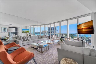 1000 South Pointe Dr in Miami Beach, FL - Building Photo - Building Photo