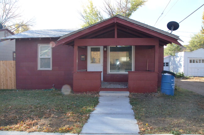 property at 1208 W Maple St