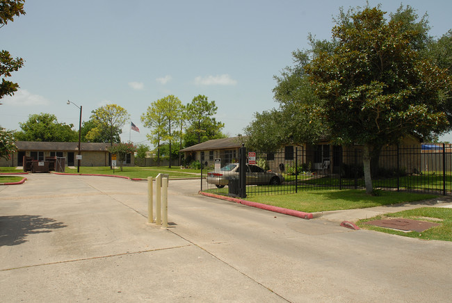 Magnolia Acres in Angleton, TX - Building Photo - Building Photo