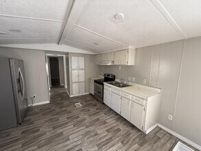 8135 Tolles Dr in North Fort Myers, FL - Building Photo - Building Photo