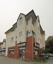 3190 Quadra St in Victoria, BC - Building Photo