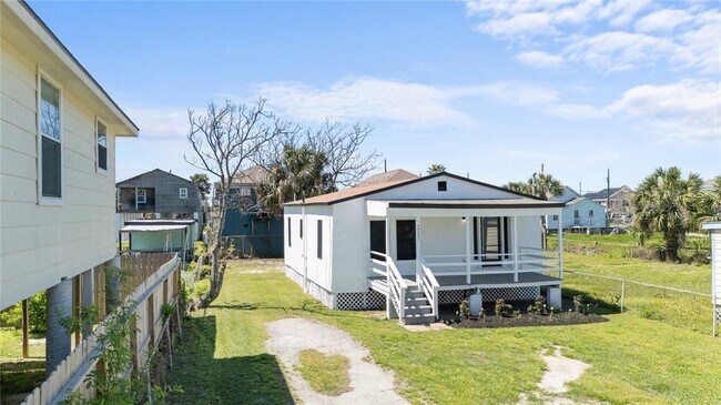 2207 Hollywood Ave in Galveston, TX - Building Photo - Building Photo