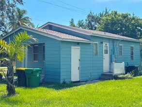 342 SW 2nd Ave in Dania Beach, FL - Building Photo - Building Photo