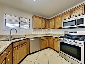 341 W Amber Hawk Ct in Green Valley, AZ - Building Photo - Building Photo