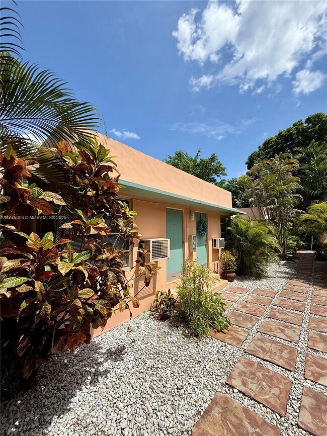 10 SE 9th Ave in Fort Lauderdale, FL - Building Photo - Building Photo
