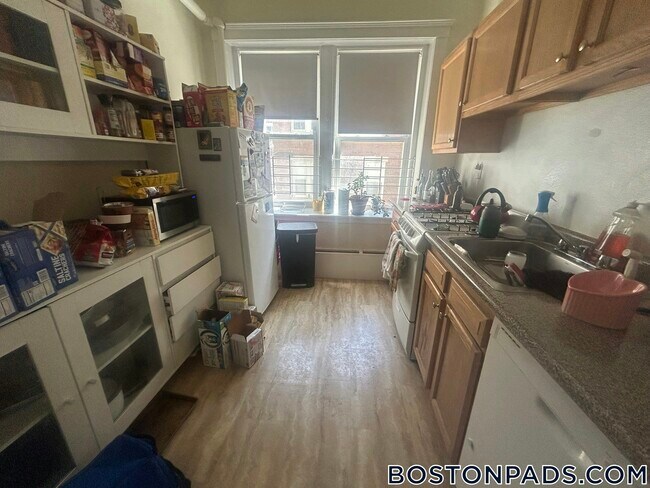 1687 Commonwealth Ave in Boston, MA - Building Photo - Building Photo