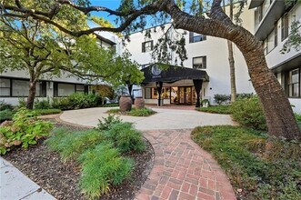 3645 Peachtree Rd NE, Unit 203 in Atlanta, GA - Building Photo - Building Photo