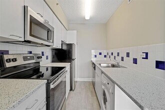 1500 Bay Rd, Unit S-0472 in Miami Beach, FL - Building Photo - Building Photo