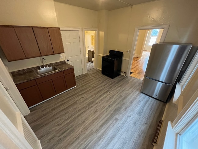 property at 918 S 12th St