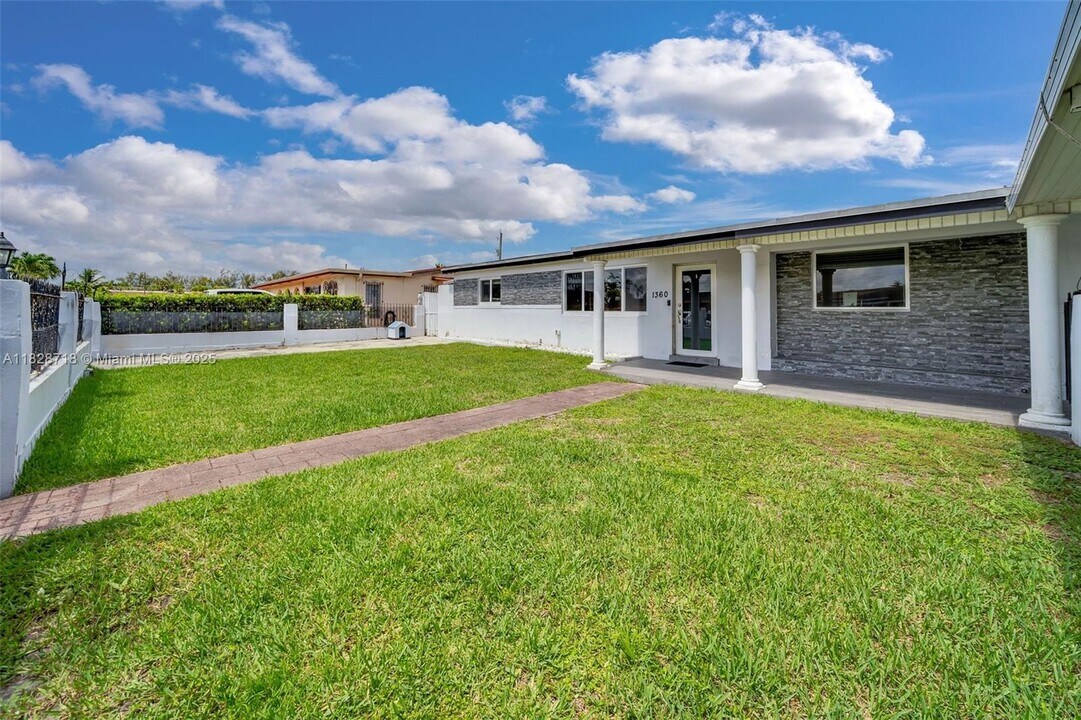 1360 W 4th Ln in Hialeah, FL - Building Photo