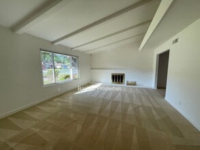 23048 Espada Dr in Salinas, CA - Building Photo - Building Photo