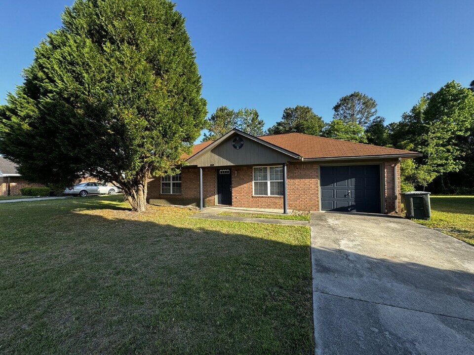 860 Lyndsi Ln in Hinesville, GA - Building Photo