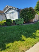 1030 Windmill Dr in Dixon, CA - Building Photo - Building Photo