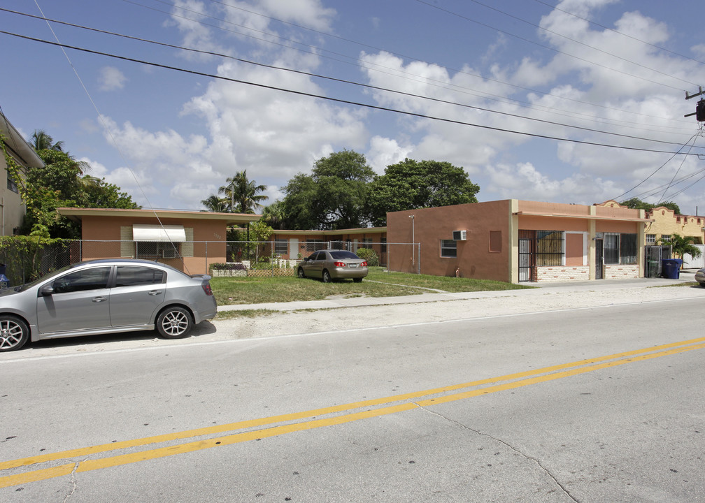 7722 NW 2nd Ave in Miami, FL - Foto de edificio