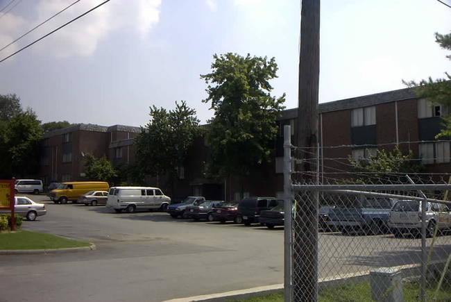 Maple Crest Apartments in Nashville, TN - Foto de edificio - Building Photo