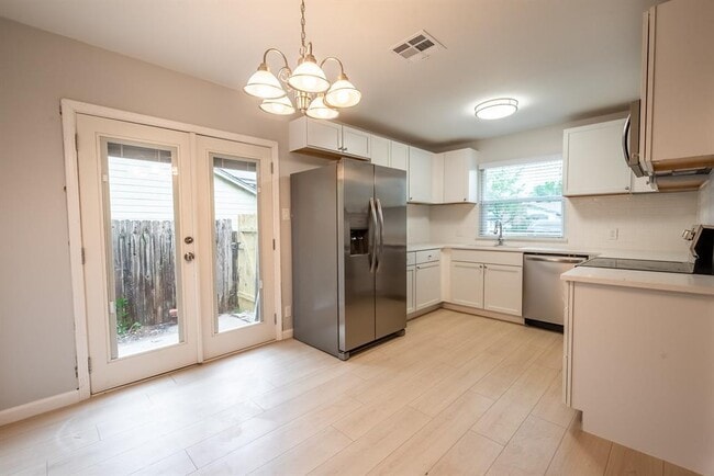 8708 Pineridge Dr in Austin, TX - Building Photo - Building Photo