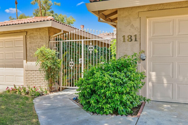 181 Cam Arroyo S in Palm Desert, CA - Building Photo - Building Photo
