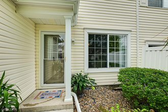 13223 Bush Ln in Eden Prairie, MN - Foto de edificio - Building Photo