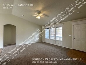 8815 W Tillamook Dr in Boise, ID - Foto de edificio - Building Photo