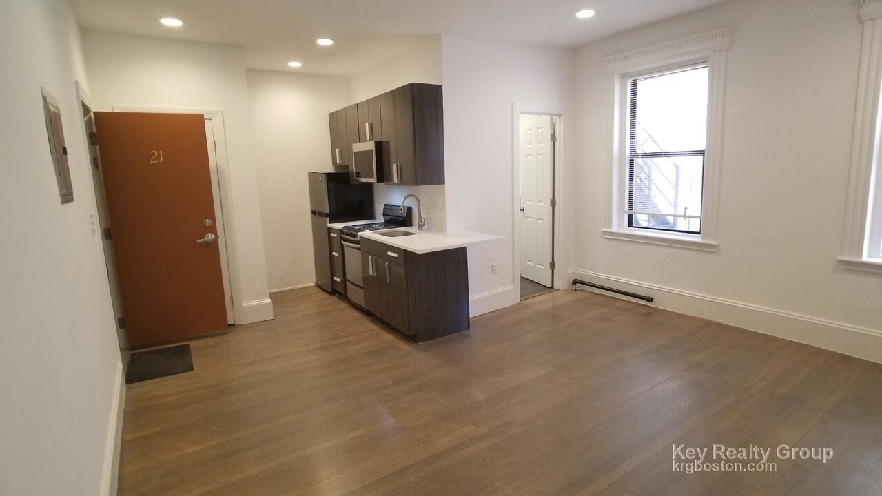 11 Queensberry St-Unit -21 in Boston, MA - Building Photo