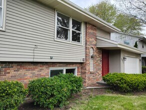 5827 El Paso Cir in Rockford, IL - Building Photo - Building Photo