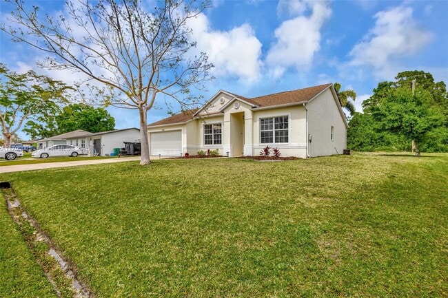 665 NE Horizon Ln in Port St. Lucie, FL - Building Photo - Building Photo