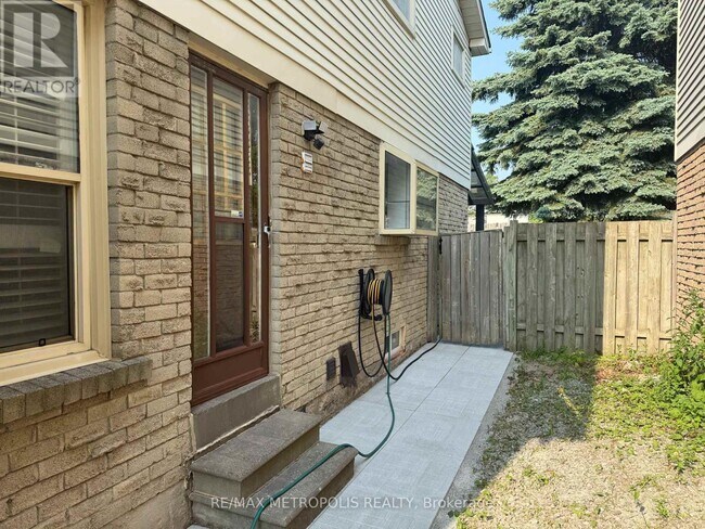 9 Lorna Rae Blvd in Toronto, ON - Building Photo - Building Photo