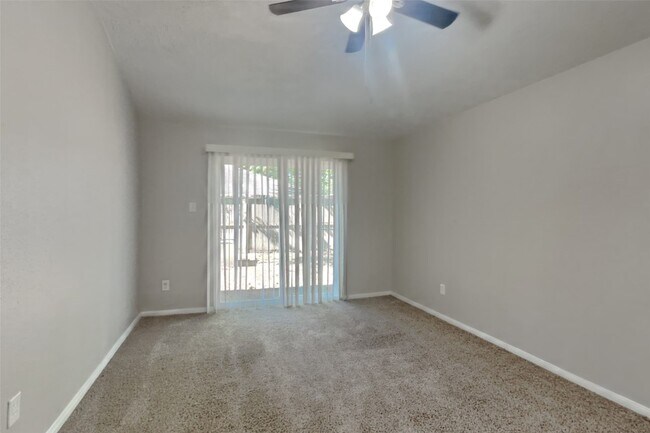 10439 Lazy Meadows Dr in Houston, TX - Building Photo - Building Photo