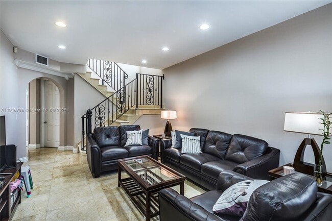 3206 NE 212th St in Aventura, FL - Building Photo - Building Photo