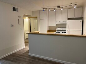 18645 Hatteras St, Unit 109 in Tarzana, CA - Building Photo