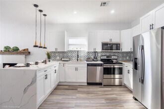 1747 NW 45th St in Miami, FL - Building Photo - Building Photo